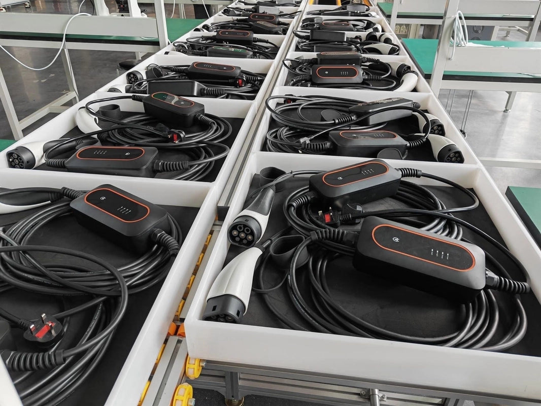 AC Home Portable GB/T EV Charger 230V Electric Car Charger 7kw 32a